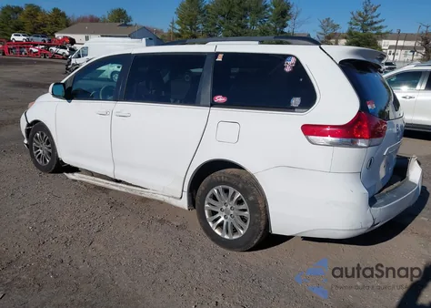 2011 Toyota Sienna Xle V6 z USA, uszkodzony, nr VIN 5TDYK3DC7BS160928